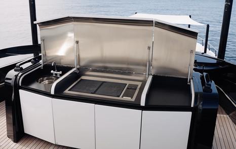 Mangusta-104-REV-sportsbridge-grill