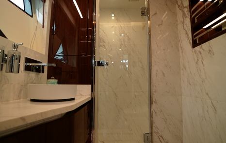 Lazzara-LSX67-Review-owner-cabin-ensuite