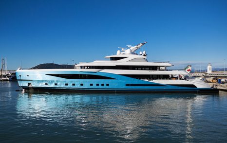 Superyacht Amalya at anchor 