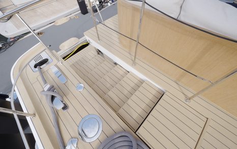 Sanlorenzo SHE side deck with concealed cleats and deck fittings