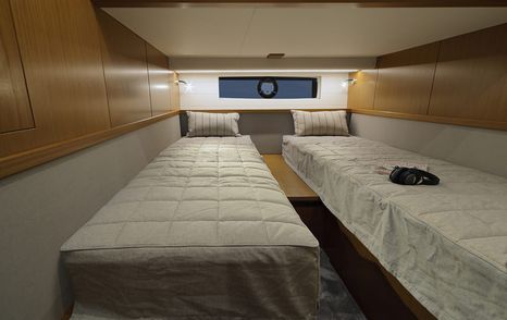 Sargo 45 twin guest cabin