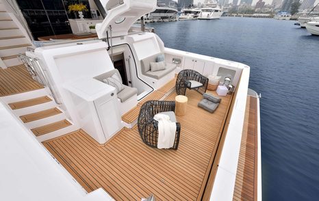 Horizon-V77S-Review-aft-deck-transom-up