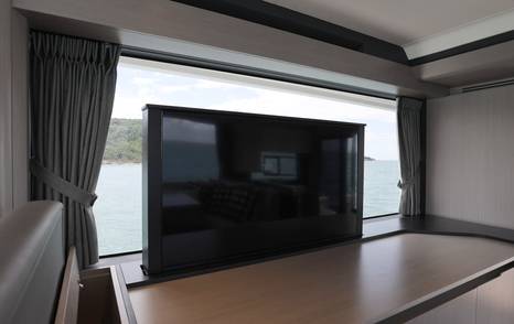 Sirena 48 saloon with 50in pop-up television