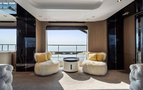 Motor Yacht Chillin’ main saloon seating by windows
