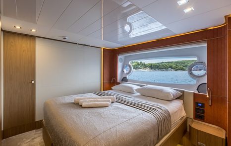 Motor yacht Katariina Xo's guest cabin