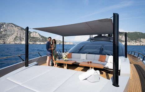 Mangusta-104-REV-foredeck-lifestyle