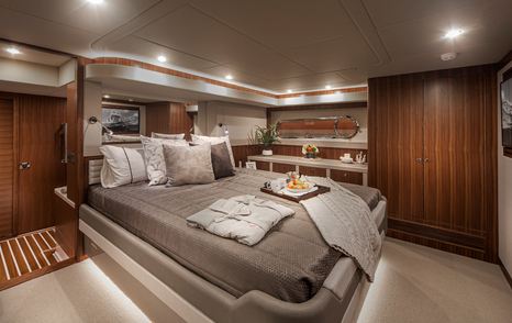 Riviera Belize 66 Daybridge boat master cabin