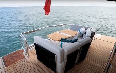 fairline-squadron-58-cockpit