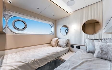 Motor Yacht Equites twin room