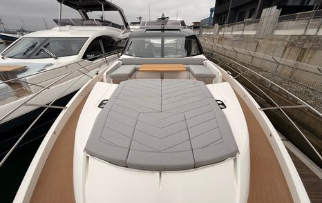 Sunseeker-75-Sport-Yacht-Review-foredeck