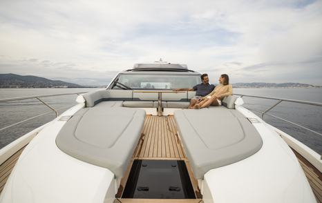 Fairline Phantom 65 foredeck