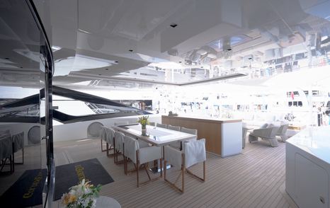 Mangusta-GranSport-54-Review-cockpit-dining