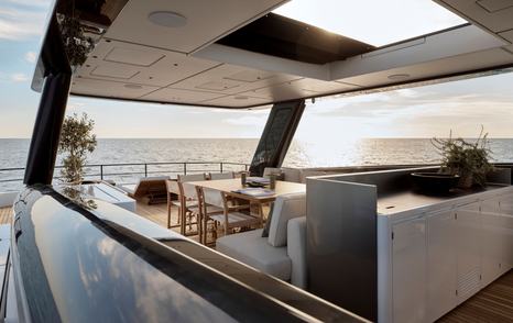 Azimut Magellano 27M yacht flybridge with dining area 