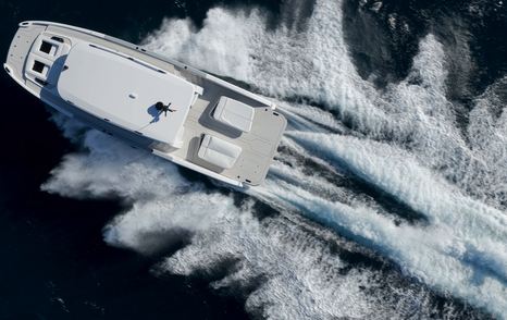 Sunreef-Ultima-55-Review-overhead-running