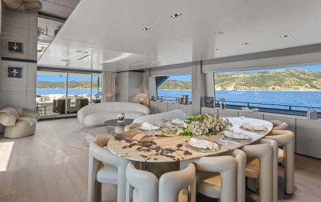 Motor Yacht Buongiorno interior dining area