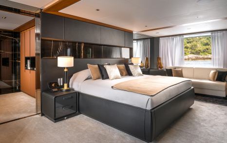 Motor Yacht Sairu master cabin 