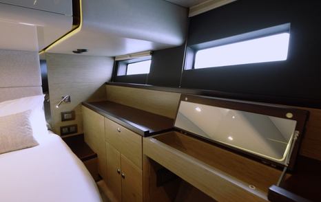 Cockwells-Hardy-50DS-VIP-cabin-storage