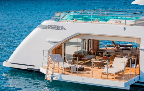 beach club on a superyacht Sanlorenzo 52Steel