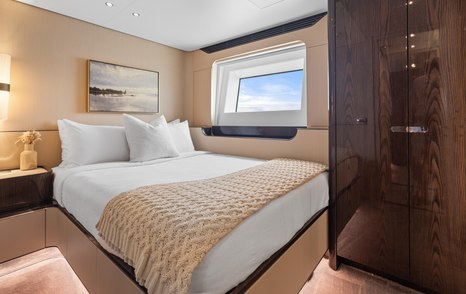 Superyacht Freedome guest cabin