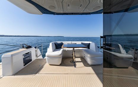 Galeon 570 SKY Motor Yacht U-shaped aft deck seating