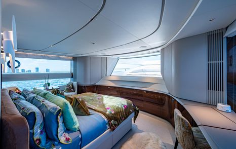 Motor Yacht Splash owners cabin