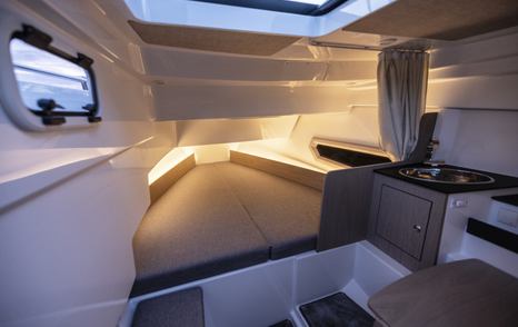 Quarken-27-Cabin-berth