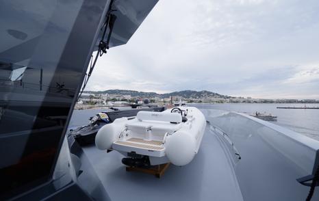 Outer-Reef-Yachts-780-Adventure-Review-foredeck-tender