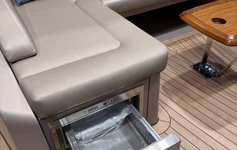 solaris-power-70-long-range-foredeck-fridge