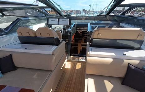 Riva-68-Diable-Review-helm-view-forward
