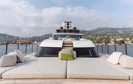 Sanlorenzo motor yacht Sal foredeck sun pads 