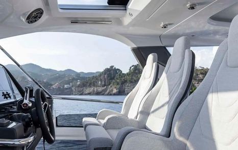 azimut-verve-48-helm