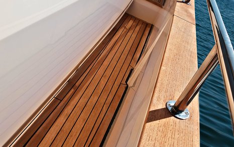 Greenline-40-side-deck