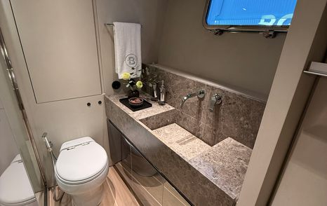 Bluegame-BGX83-Review-guest-cabin-en-suite-bathroom