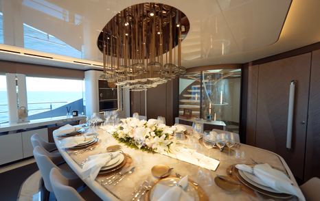 Bilgin-163-II-Review-dining-area-main-deck