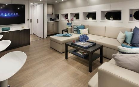 Damen-YS5009-motor-yacht-Axis-salon-lounge