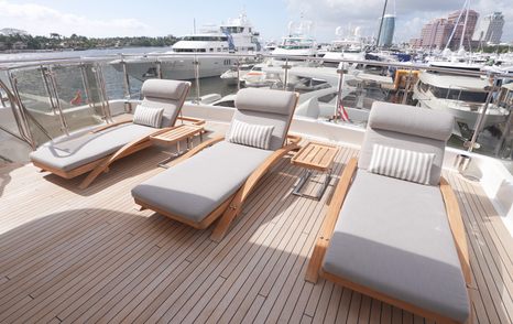 Westport-W130-Review-sundeck-loungers