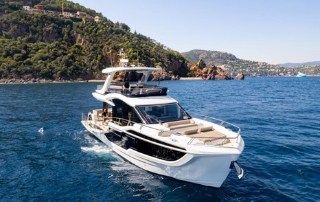 Galeon-560-Fly-foredeck