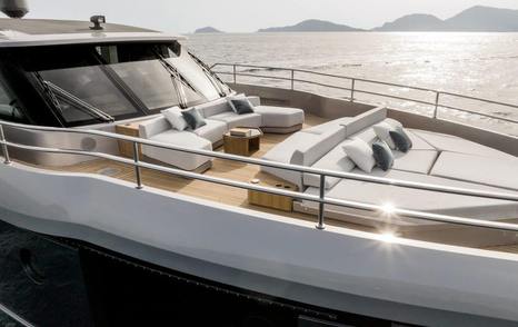 Azimut-Magellano-30M-foredeck-without-jacuzzi