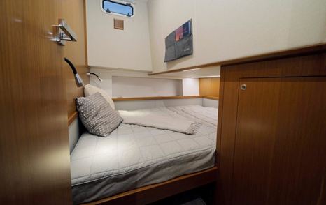 Sargo 45 double guest cabin