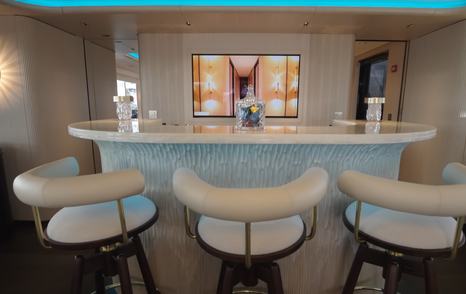 Superyacht Rilassata bar area 