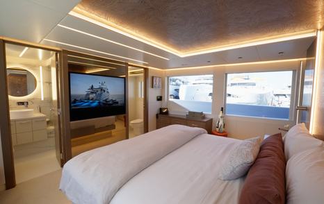 Westport-W117-Review-owner-cabin-TV