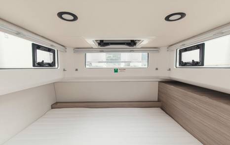 Saxdor 400 GTC forwad cabin with opening windows