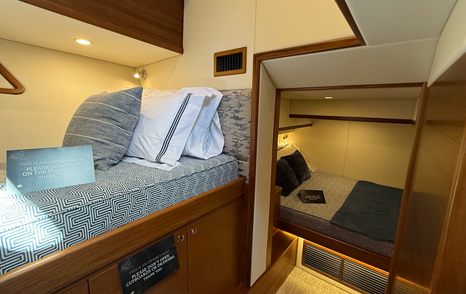 Grand Banks GB62 Flybridge single bed 