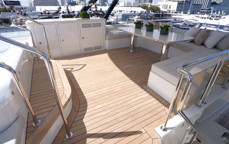 Ocean-Alexande-37L-Review-sundeck-seating