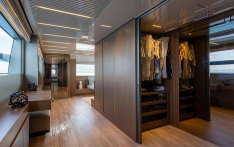 Main cabin wardrobe 