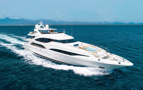 Mangusta Oceano 46 superyacht under way