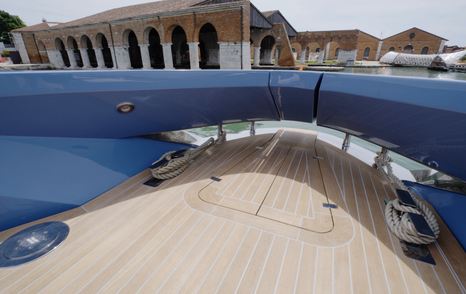 Bow area of the Manda S07 Berlinetta showing flush deck hardware and concealed anchor locker