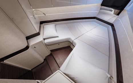 zeelander-5-review-forward-v-berth-cabin-sleeping-arrangement