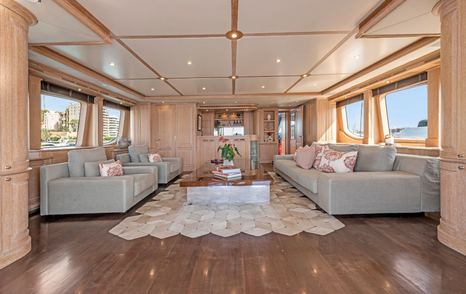 Benetti motor yacht Soho sky lounge with bar 
