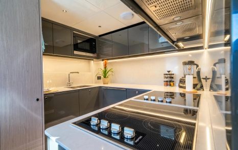 Sunseeker 100 Yacht galley